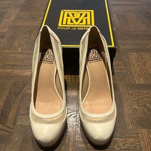 Pour la victoire Harper cream heel pump
